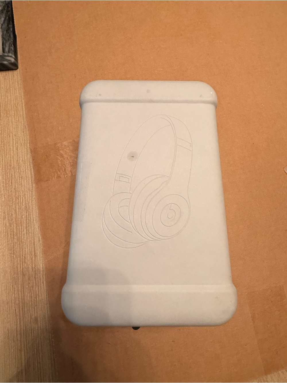 Beats by Dre Solo 4 On-Ear Headphones in Light Gray - Picture 10 of 10